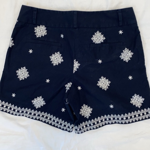 LOFT Riviera navy blue & white embroidered shorts size 4 - Picture 8 of 9